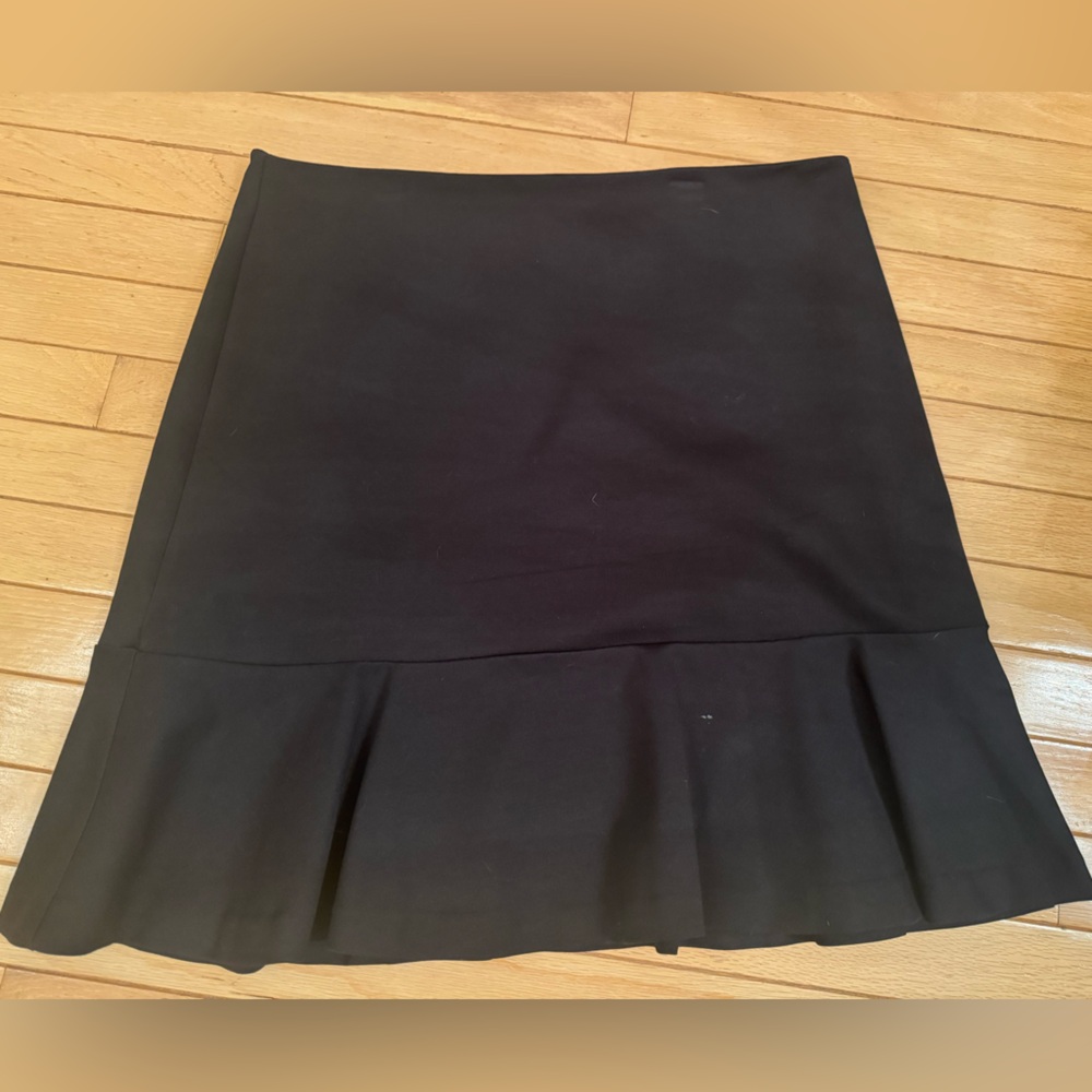 Banana RepublicLadies Size  12 Black A-Line Tulip Flare Bottom Midi Skirt. NWOT